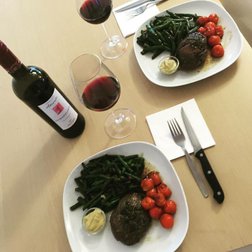 Dornfelder červené víno steak večeře zelenina moselská vína mosel wine.jpg