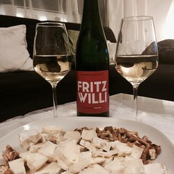fritz willi ryzlink bílé víno mosel wine sýr ořechy mosel wine ryzlink.jpg